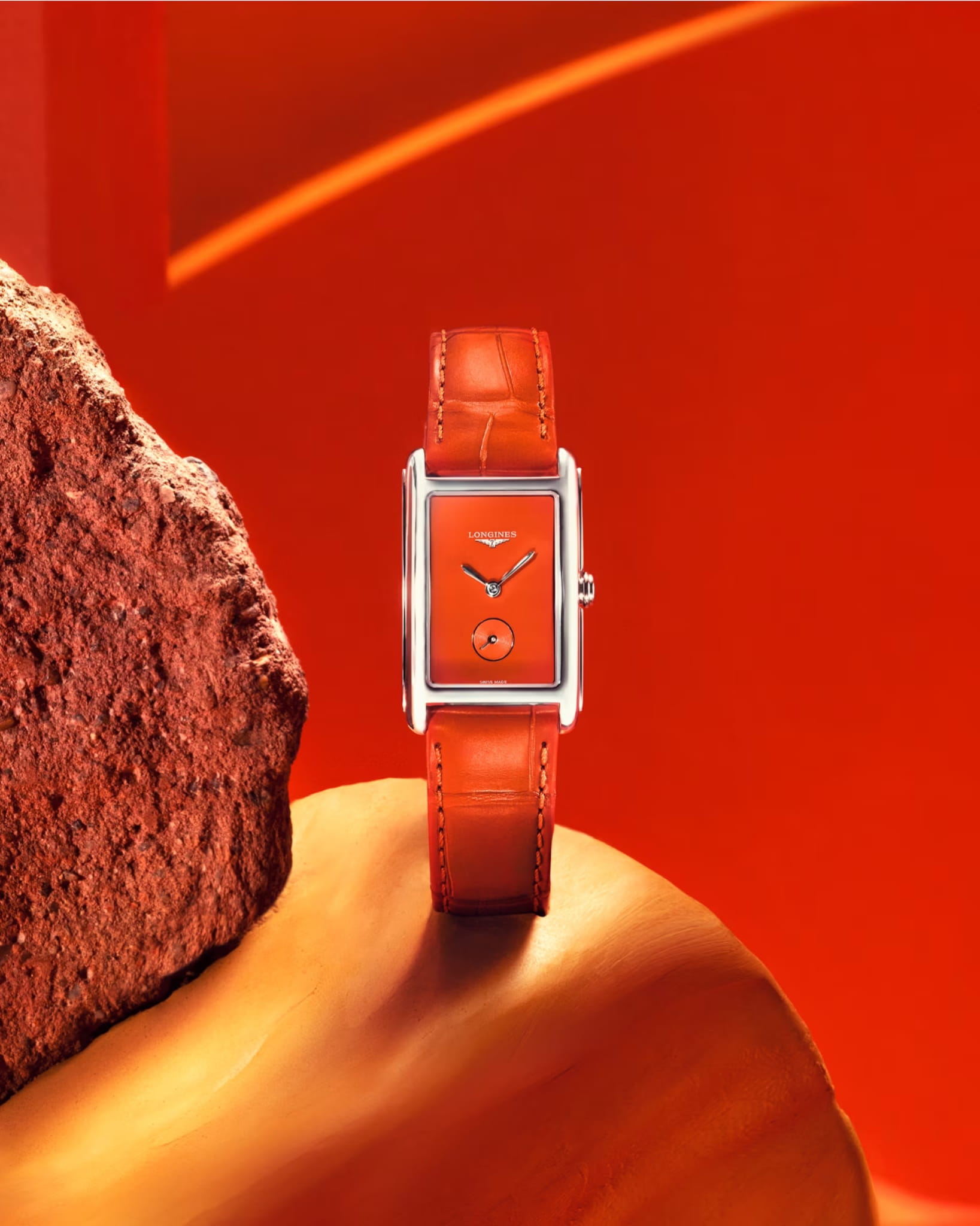 Longines Longines DolceVita L5.512.4.92.2 кварцевые женские часы часы крупный план красный циферблата