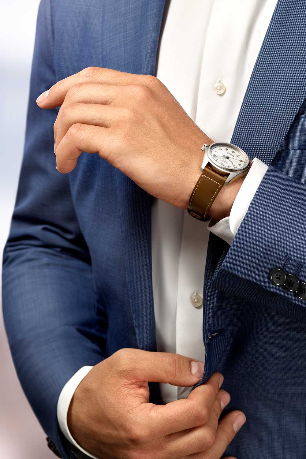 Оригинальные часы Longines Longines Spirit L3.810.4.73.4 механические калибр механизма l888.4 общий вид