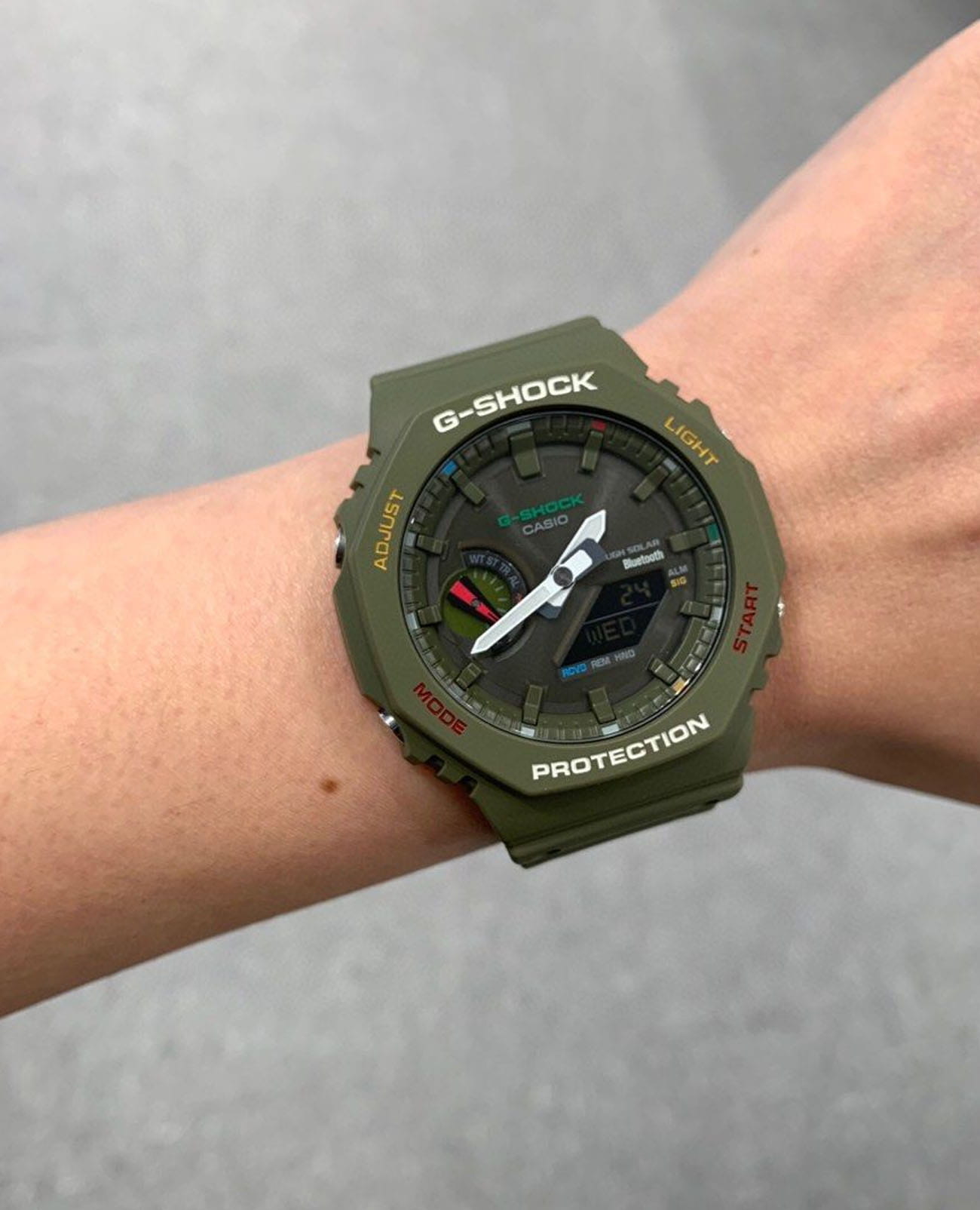 Casio Casio G-Shock GA-B2100FC-3ADR (GA-B2100FC-3A), g-shock япония мужские часы на браслете полимер боковой вид