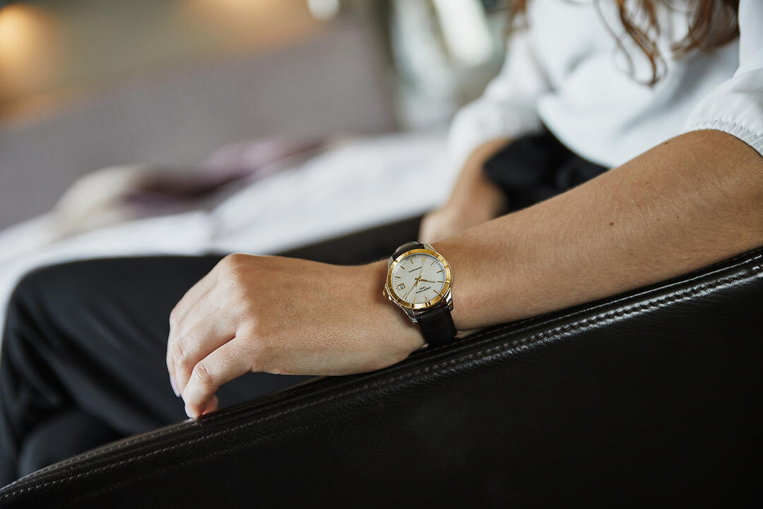 Certina Certina DS Jubile C902.251.46.016.00, heritage швейцария женские часы на браслете кожаный боковой вид