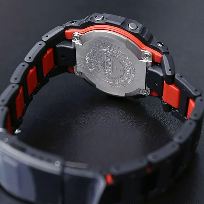 Casio Casio G-Shock GW-B5600HR-1ER электронные мужские часы часы крупный план золотой циферблата