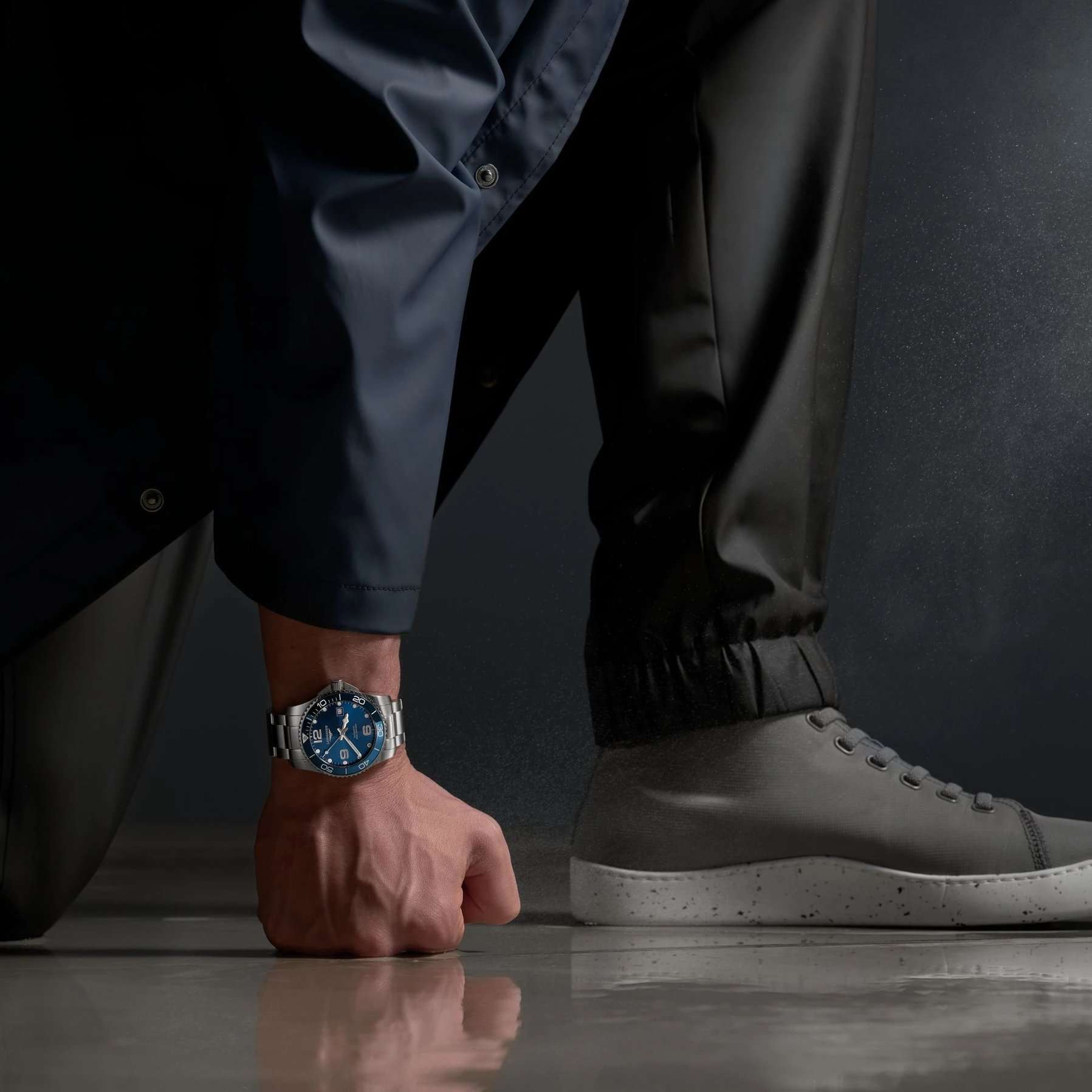 Longines L37824966 мужские часы застежка крупным планом