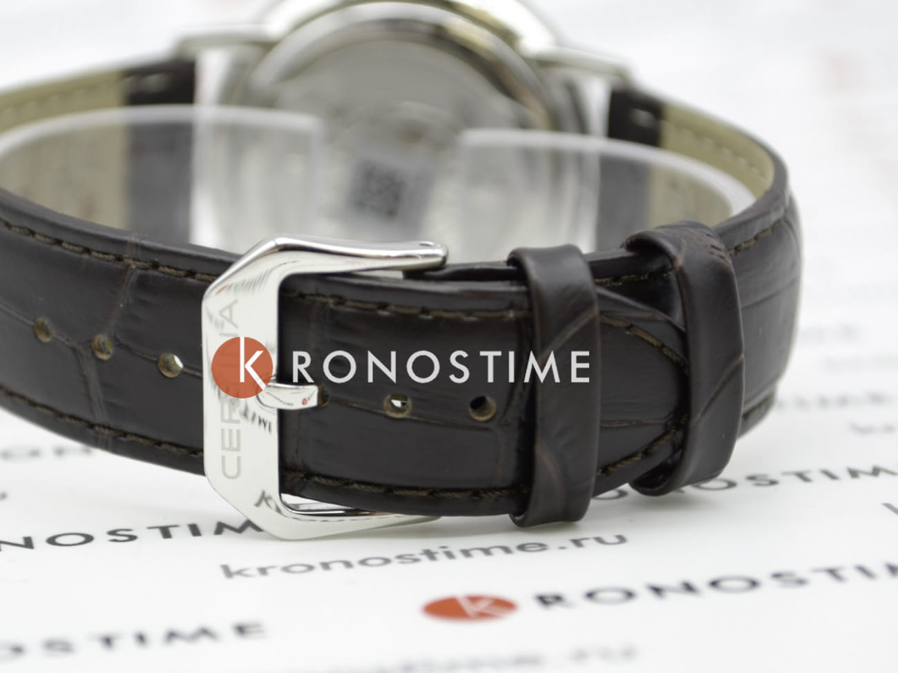 Certina C0354101603701 мужские часы застежка крупным планом