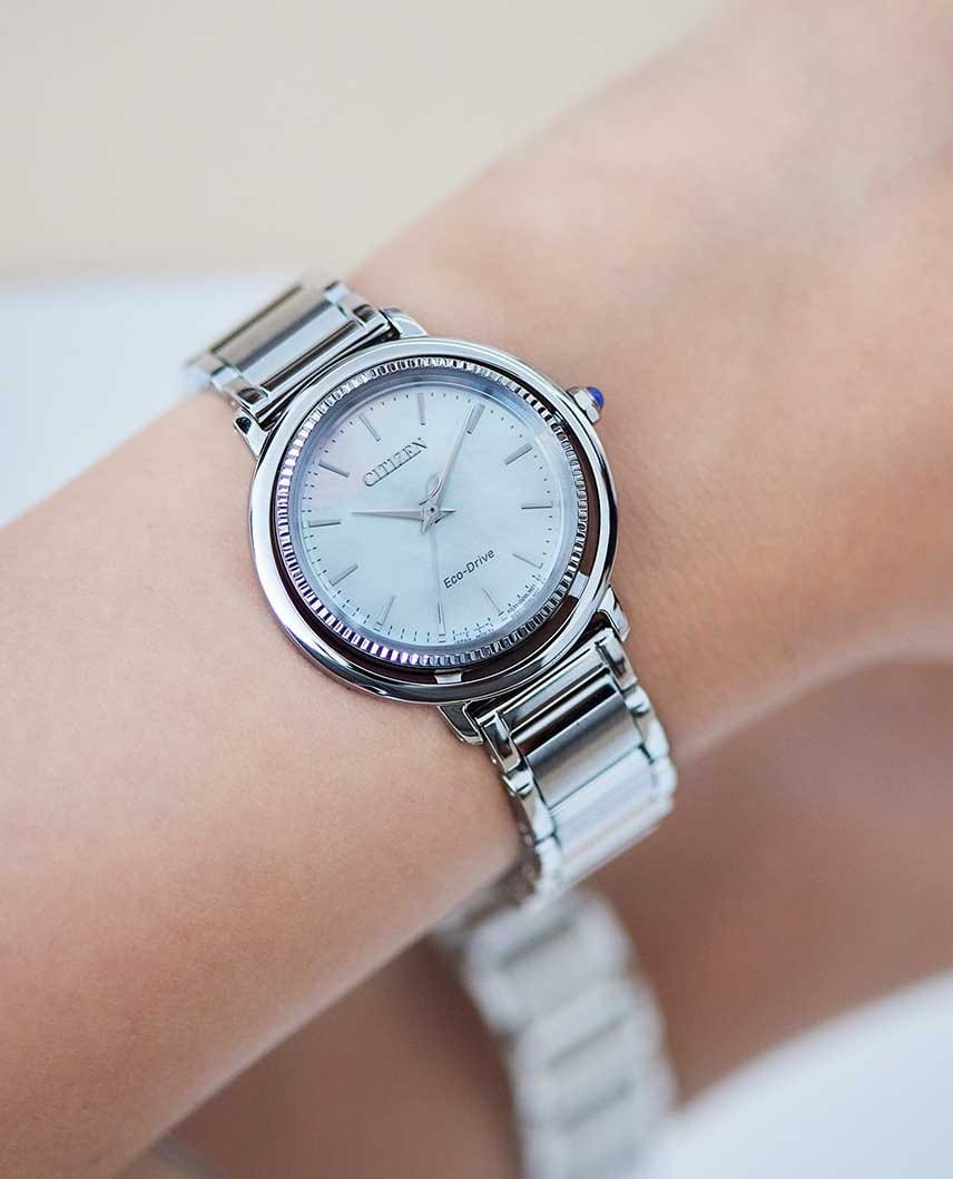 Citizen Citizen Citizen L EM1100-84D,  япония женские часы на браслете нержавеющая сталь боковой вид