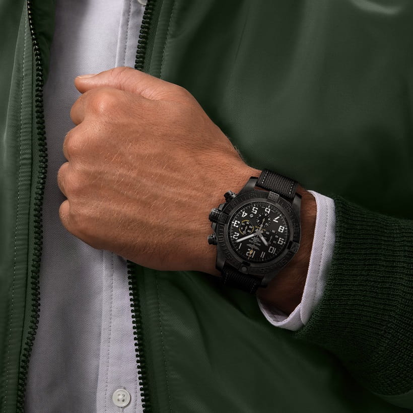 Оригинальные часы Breitling Breitling Avenger Hurricane 12H XB0170E41B1W1 механические калибр механизма мануфактурный механизм breitling caliber b01 общий вид