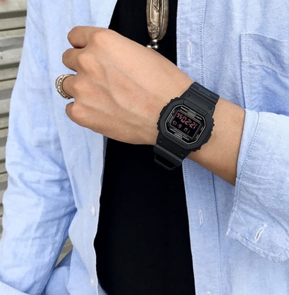 Casio Casio G-Shock DW-5600MS-1DR (DW-5600MS-1D) электронные мужские часы часы крупный план черный циферблата