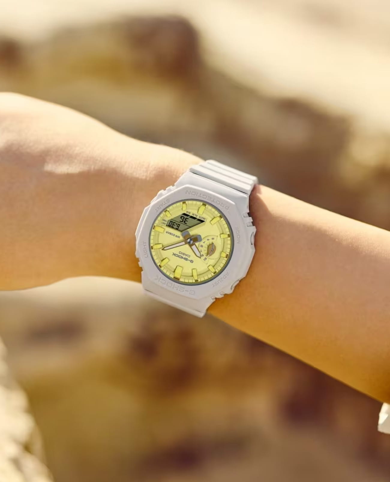 Casio Casio G-Shock GMA-S2100NC-4ADR (GMA-S2100NC-4A) , наручные женские часы фото под углом