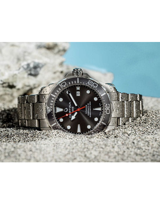 Certina C0324074408100 мужские часы застежка крупным планом