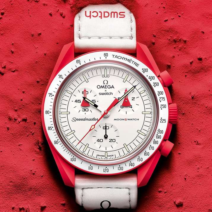 Swatch Swatch x Omega Bioceramic Moonswatch Mission to Mars SO33R100 , наручные женские часы фото под углом