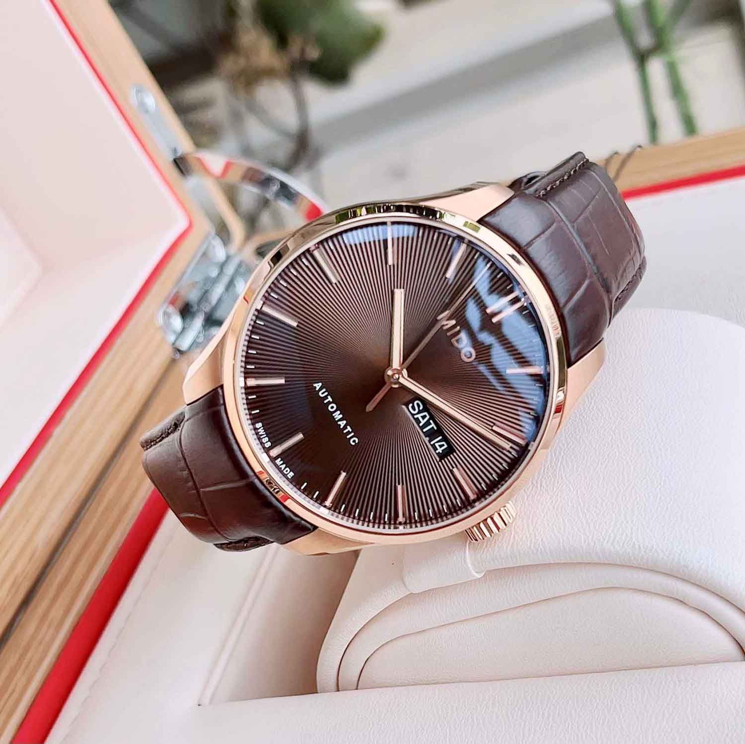 Mido Mido Belluna Sunray M024.630.36.291.00 механические мужские часы часы крупный план коричневый циферблата