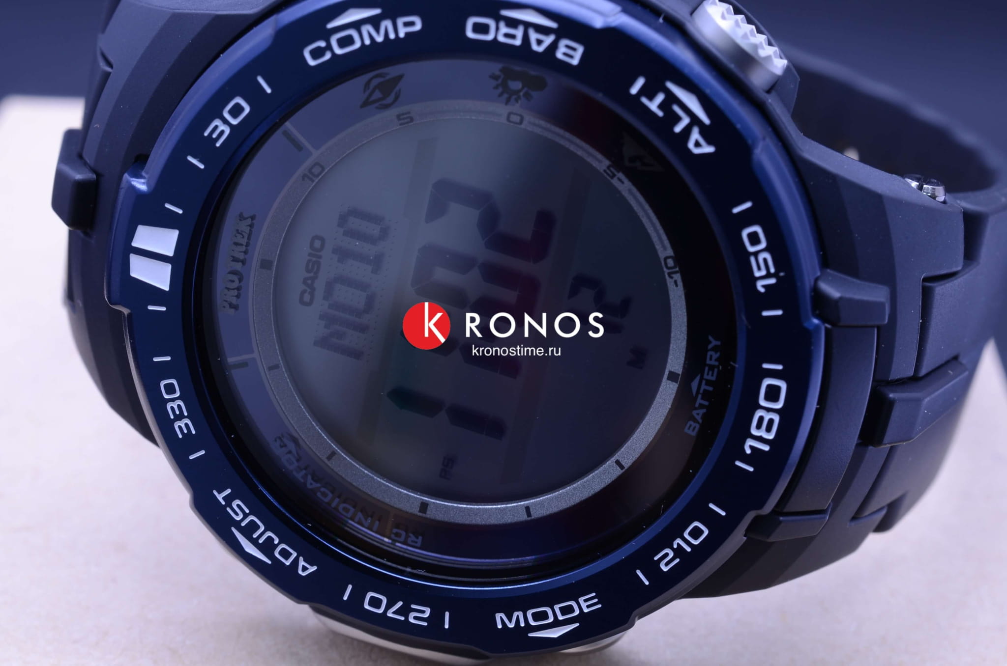 Casio PRW-3100YB-1ER мужские часы застежка крупным планом