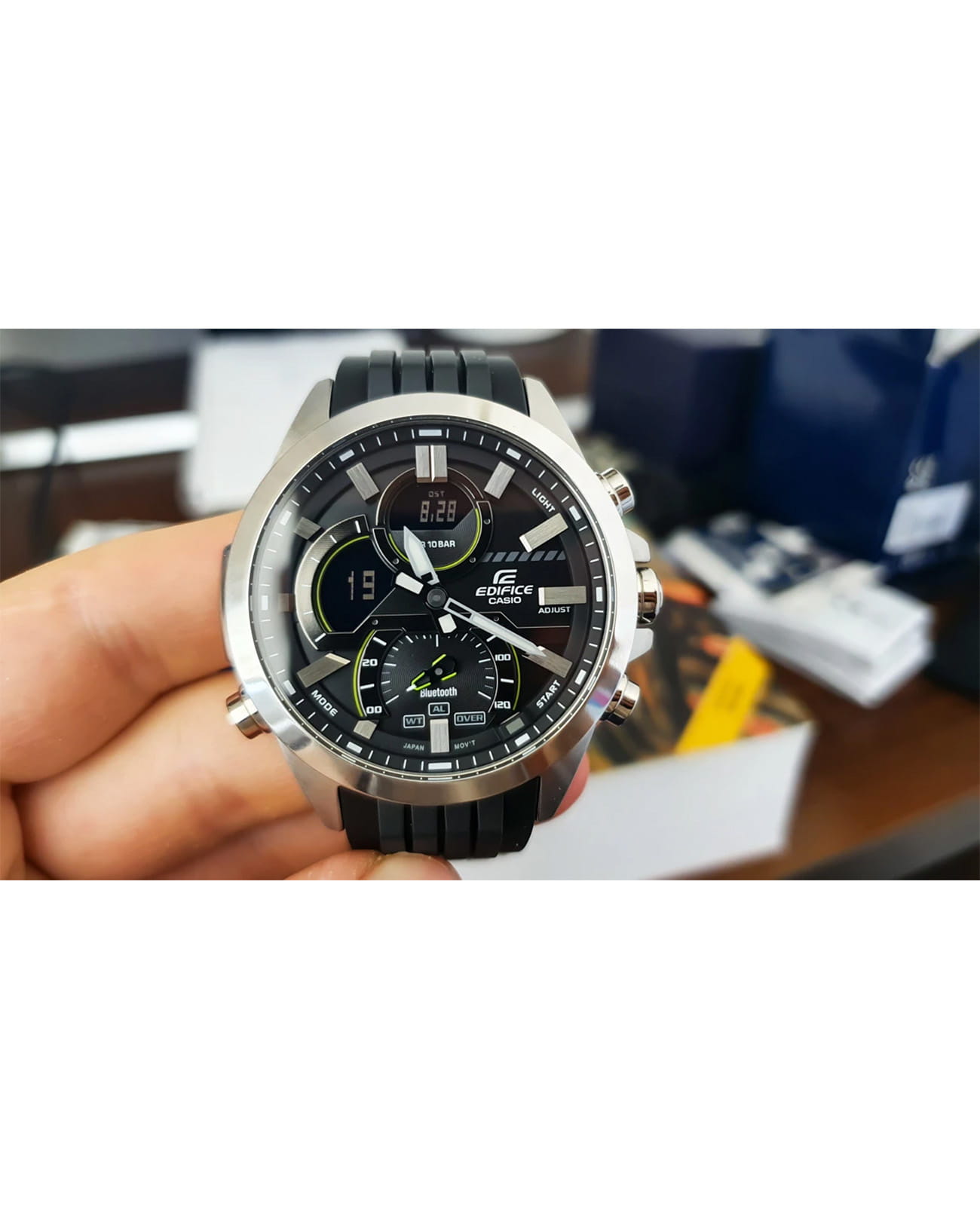 Casio Casio Edifice ECB-30P-1ADF (ECB-30P-1AEF) кварцевые мужские часы часы крупный план черный циферблата