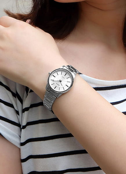 Casio Casio LTP-1303D-7A , наручные женские часы фото под углом
