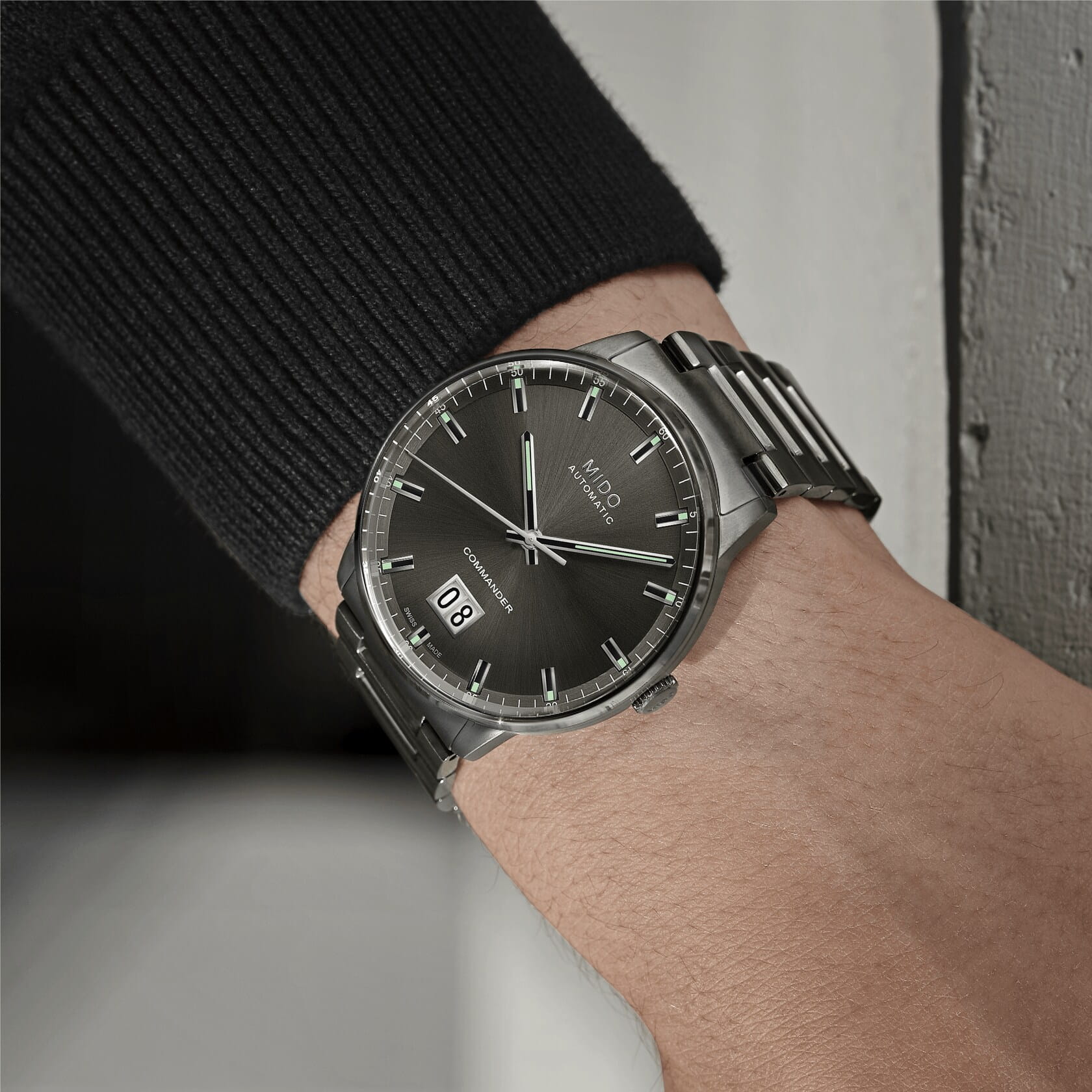 Mido Mido Commander Big Date M021.626.33.061.00 мужские часы черный циферблат на запястье