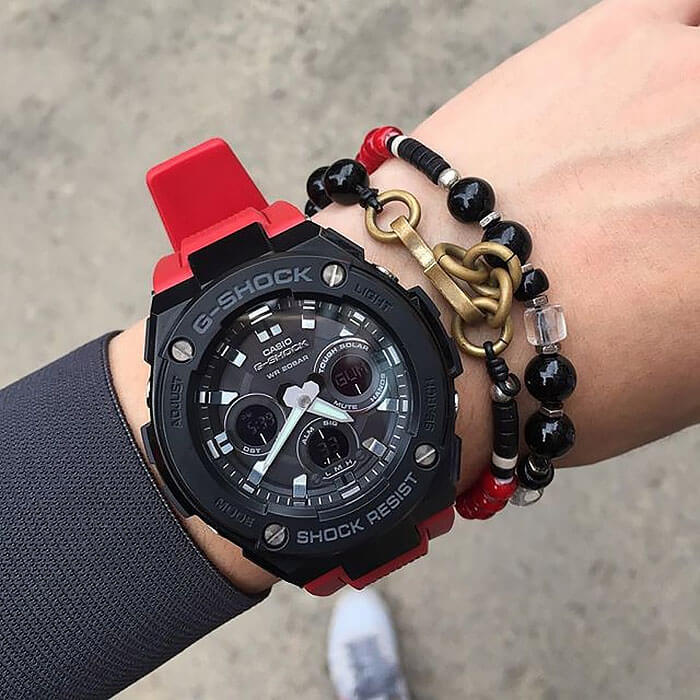 Casio Casio G-Shock GST-W300G-1A4, g-shock япония мужские часы на браслете каучук боковой вид