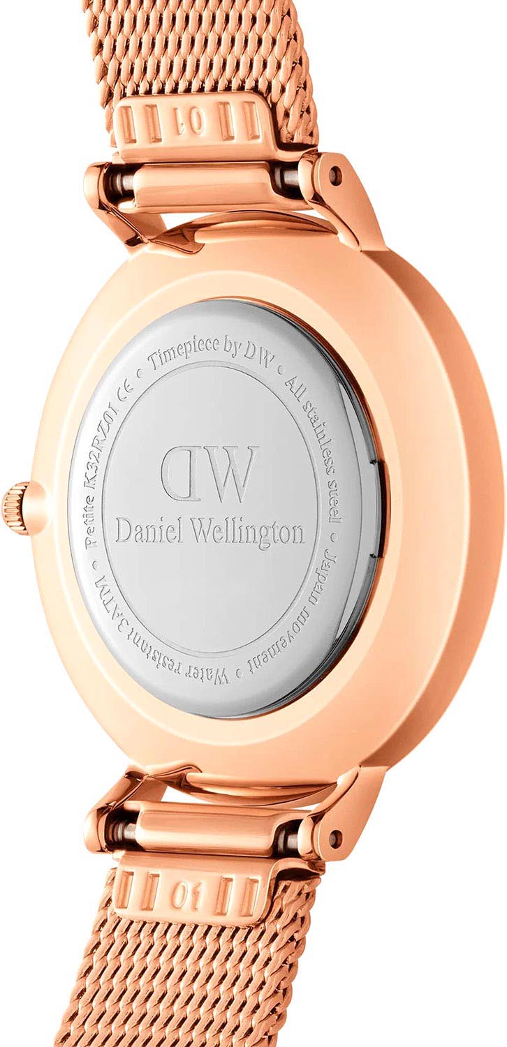 Daniel Wellington Daniel Wellington Petite Roman Numerals DW00100681 , наручные женские часы фото под углом