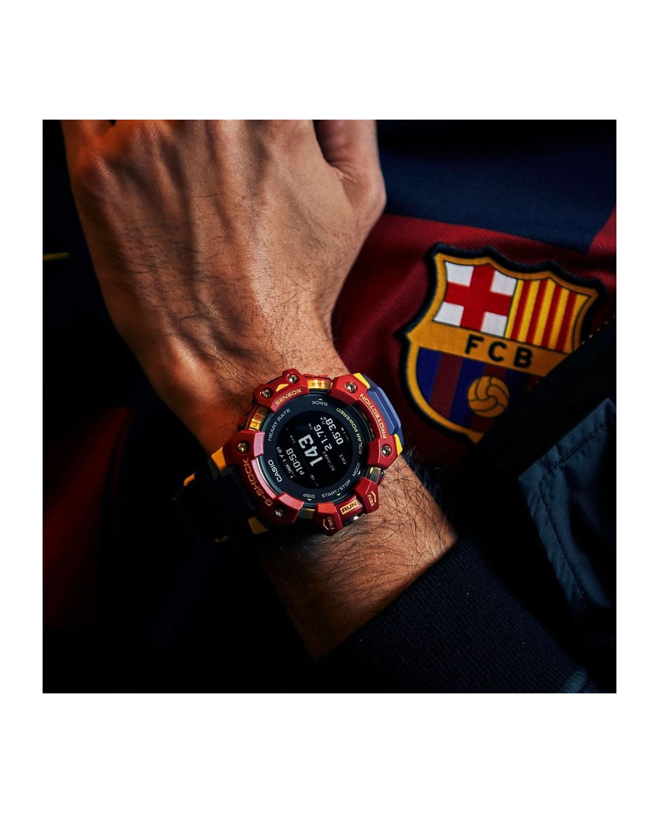 Casio Casio G-Shock GBD-100BAR-4DR (GBD-100BAR-4E) G-SQUAD, наручные мужские часы фото под углом