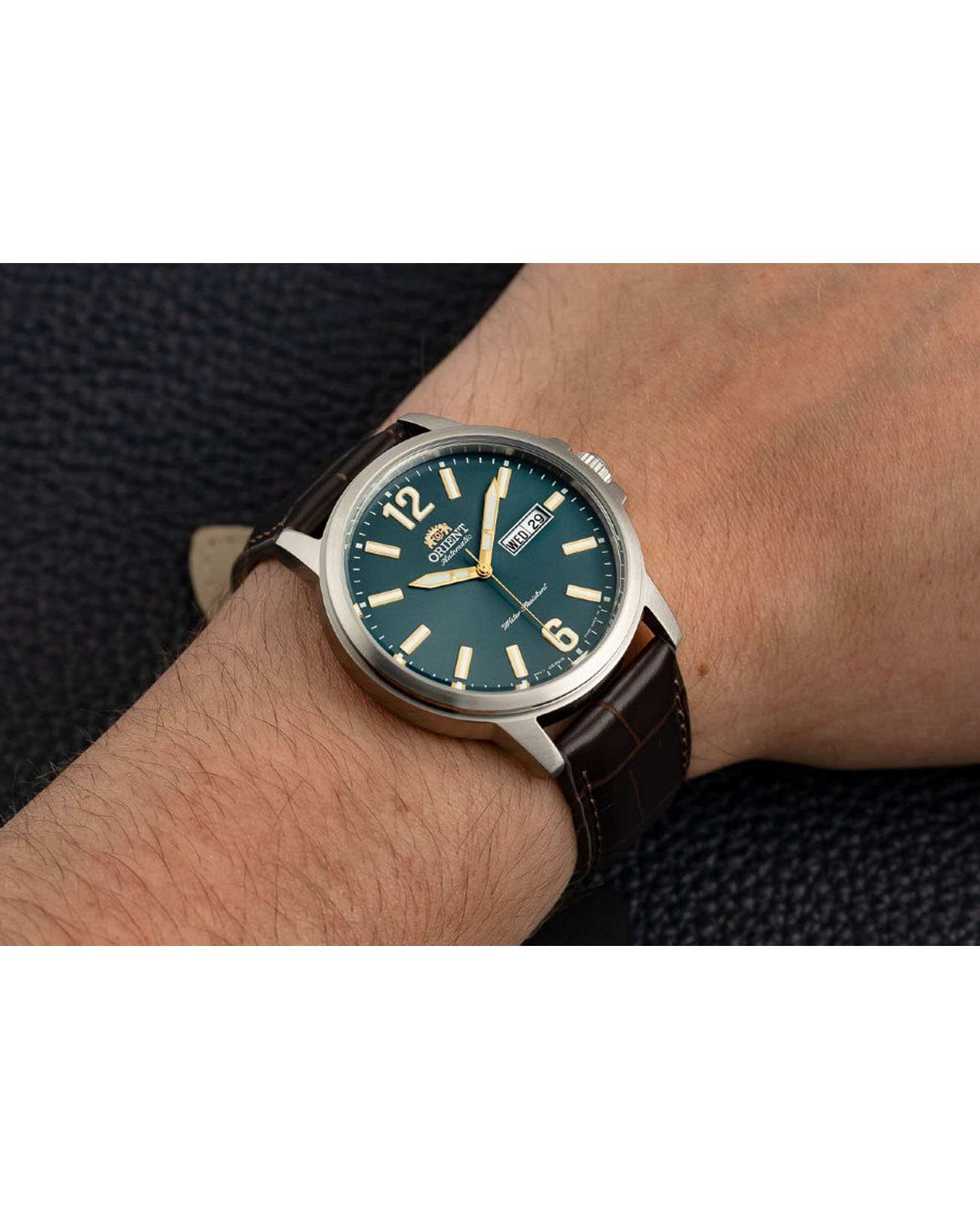 Orient RA-AA0C06E мужские часы застежка крупным планом