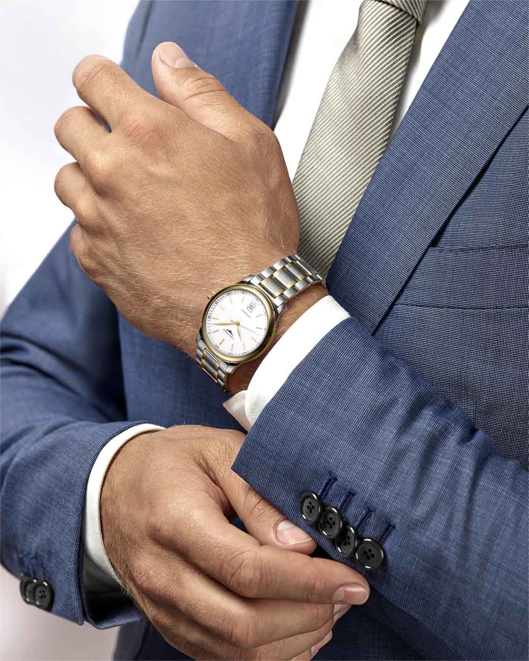 Longines L26285127 мужские часы застежка крупным планом