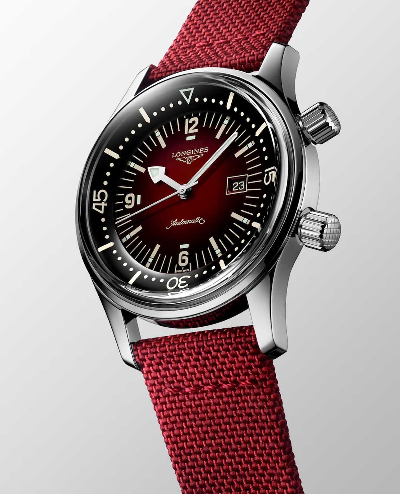 Longines Longines Legend Diver L3.374.4.40.2, legend diver watch швейцария женские часы на браслете тканевый боковой вид