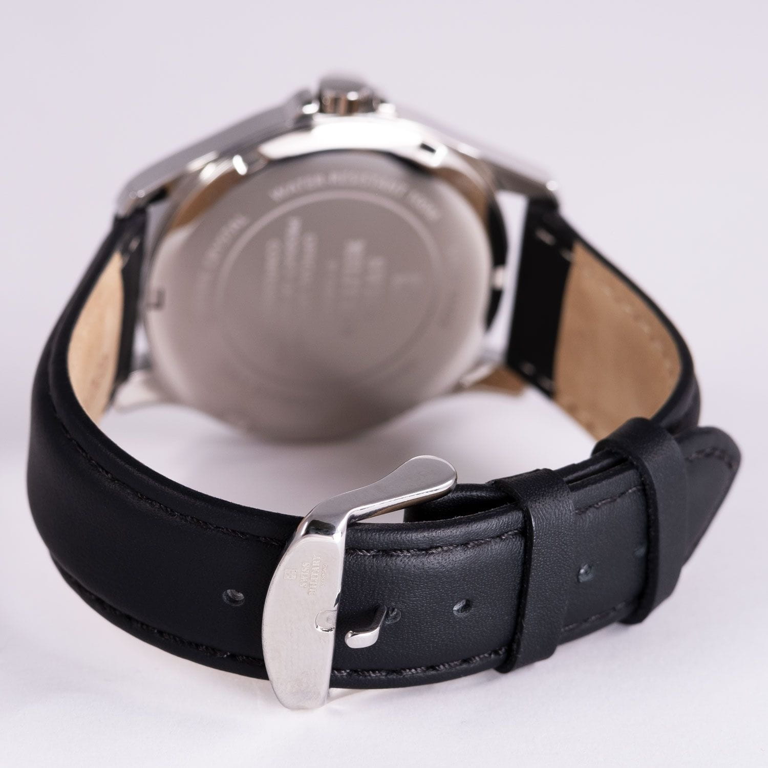 Swiss Military by Chrono Swiss Military by Chrono Сверхточные SM30200.11 кварцевые мужские часы часы крупный план белый циферблата