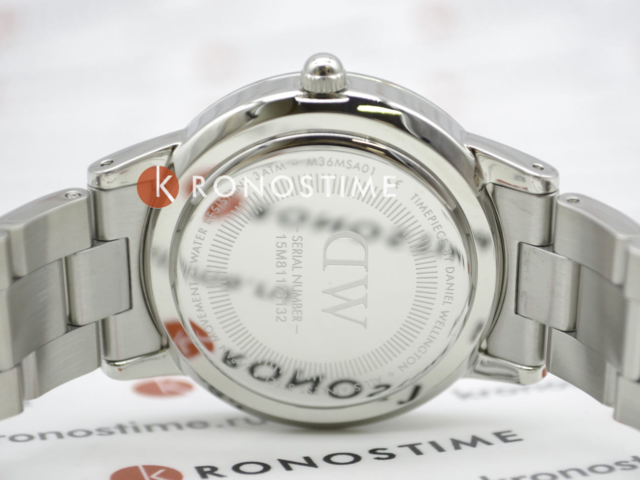 Daniel Wellington DW00100458 мужские часы застежка крупным планом