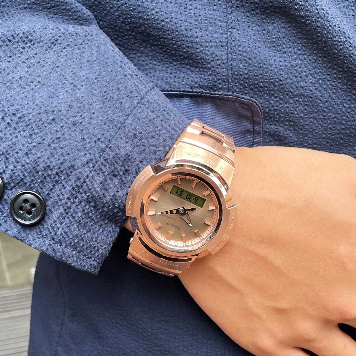 Casio Casio G-Shock AWM-500GD-4ADR, g-shock япония мужские часы на браслете сталь с ip покрытием боковой вид