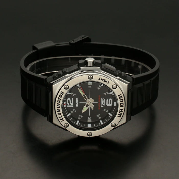 Casio MWA-100H-1AVEF мужские часы застежка крупным планом