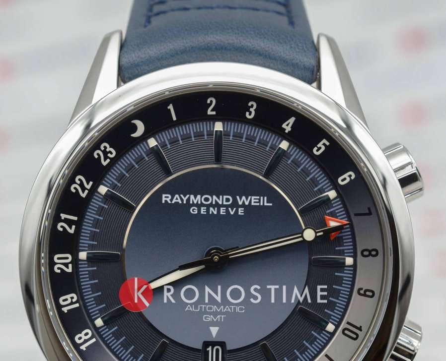 Raymond Weil Raymond Weil Freelancer 2761-STC-50001 механические мужские часы часы крупный план синий циферблата