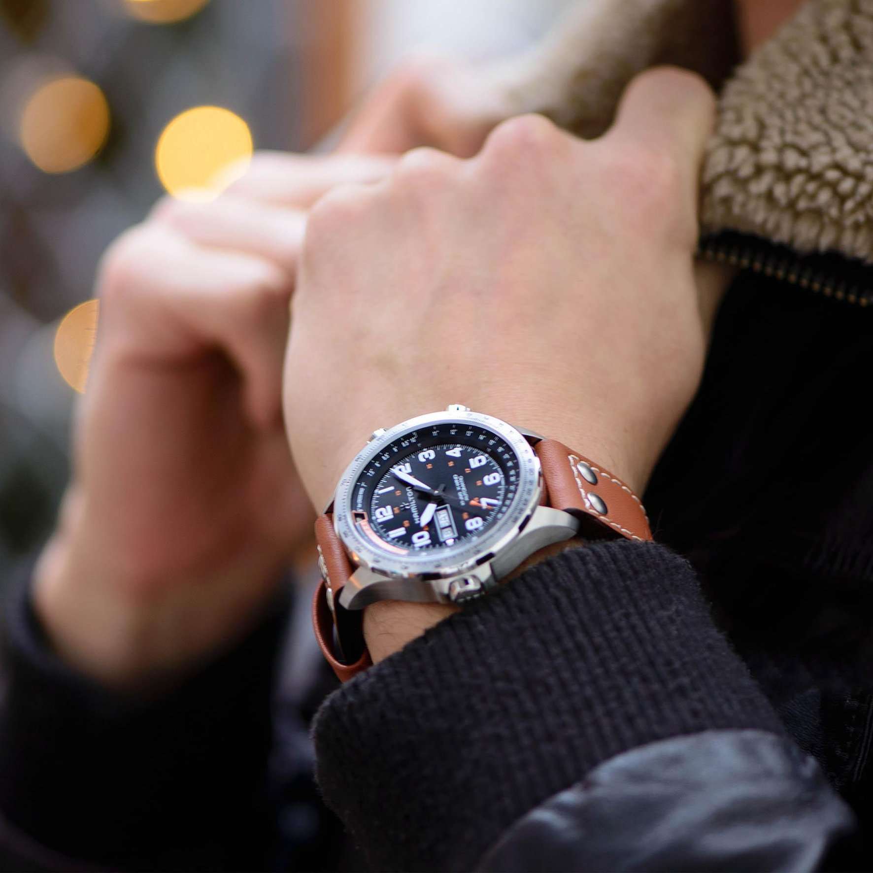 Hamilton H77755533 мужские часы застежка крупным планом