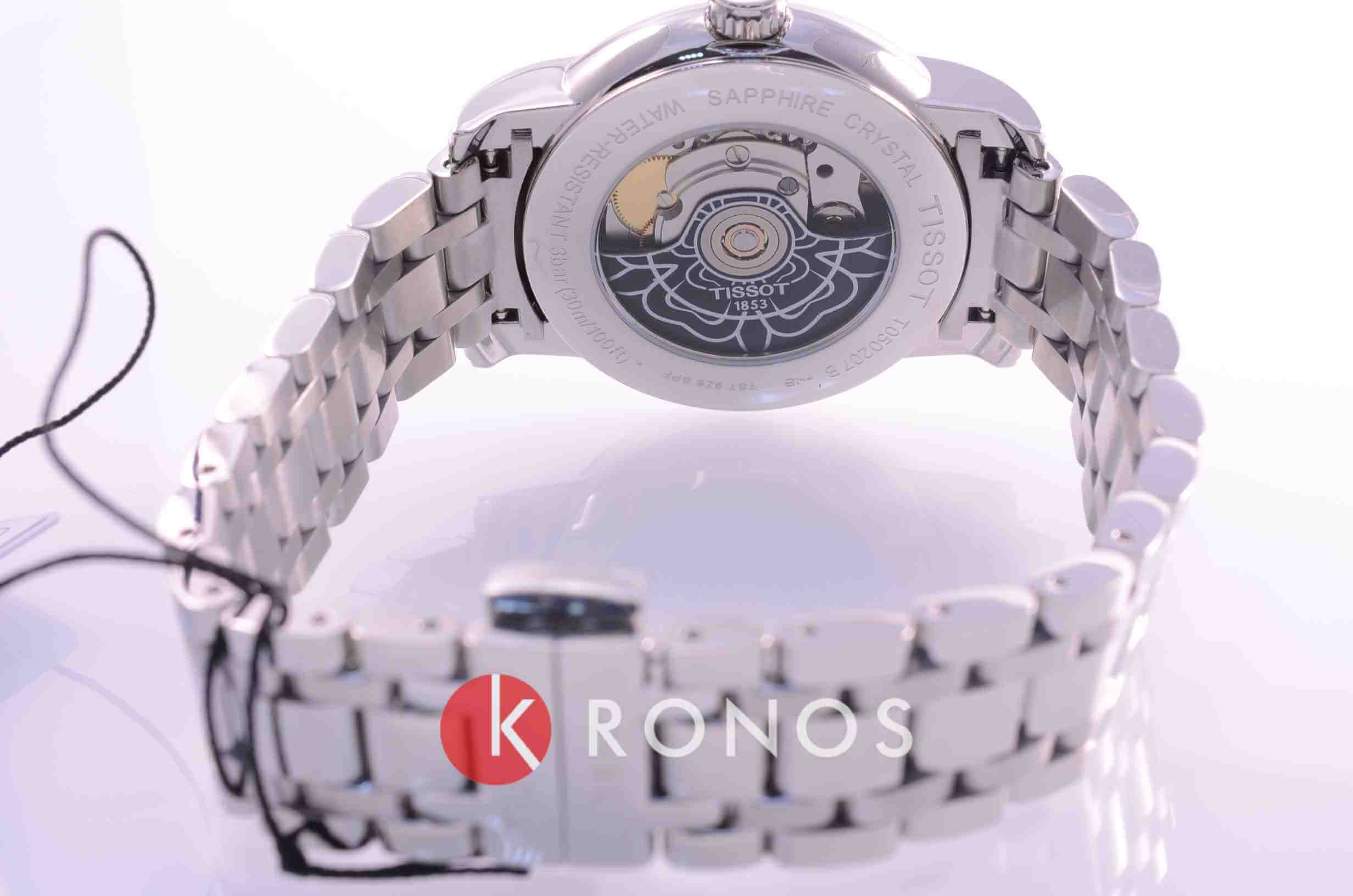 Tissot T0502071111705 женские часы застежка крупным планом