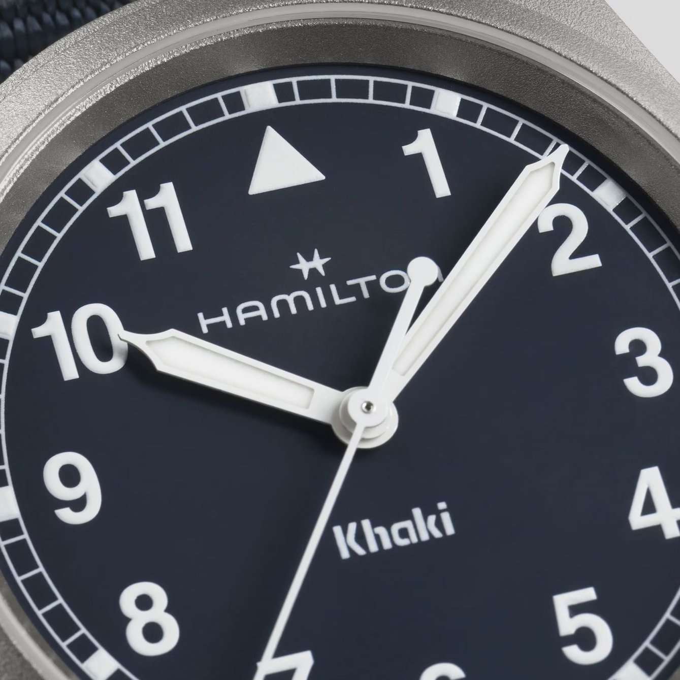 Hamilton Hamilton Khaki Field Quartz 33mm H69301940 мужские часы синий циферблат на запястье