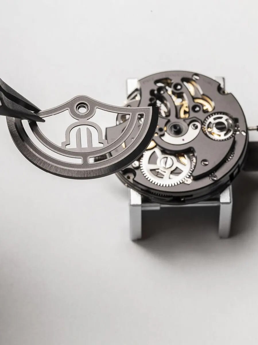 Maurice Lacroix Maurice Lacroix Aikon Master Grand Date Black AI6118-DLB0B-330-2, aikon швейцария мужские часы на браслете каучук боковой вид