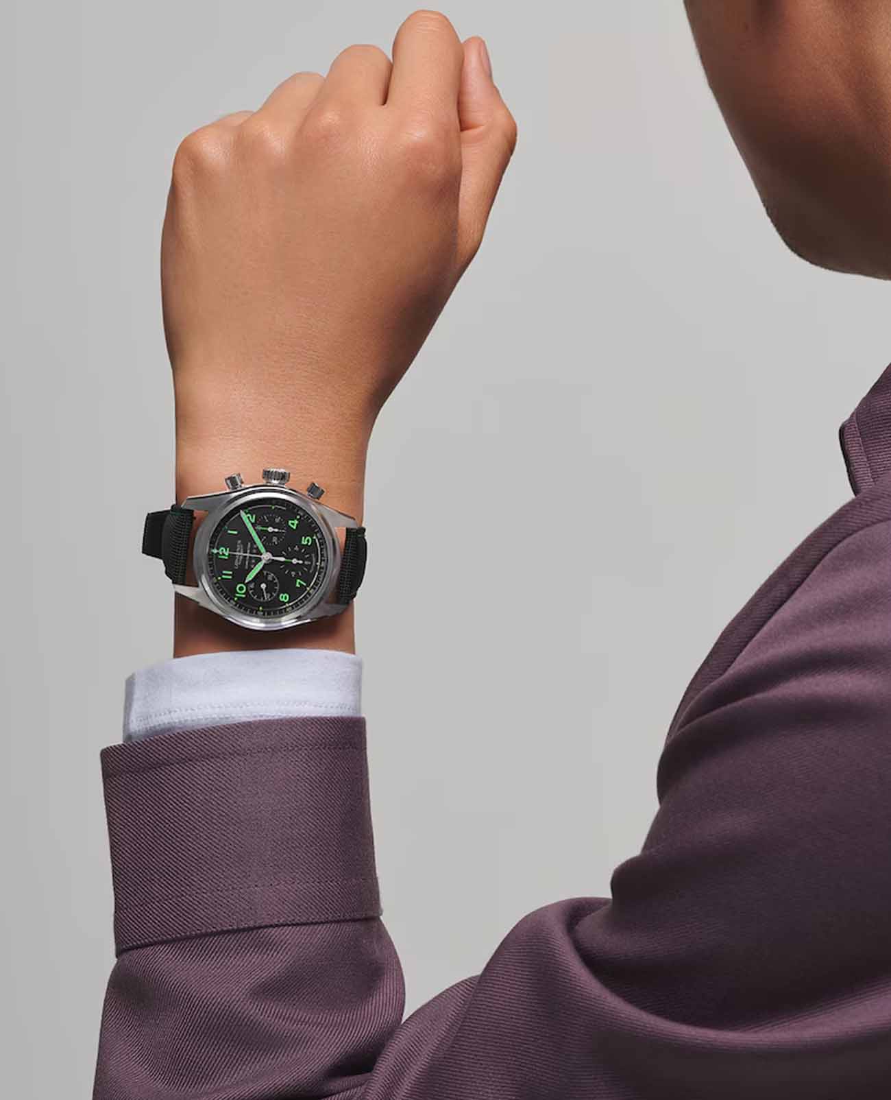 Longines Longines Spirit Pioneer Edition L3.829.1.53.2 механические мужские часы часы крупный план черный циферблата