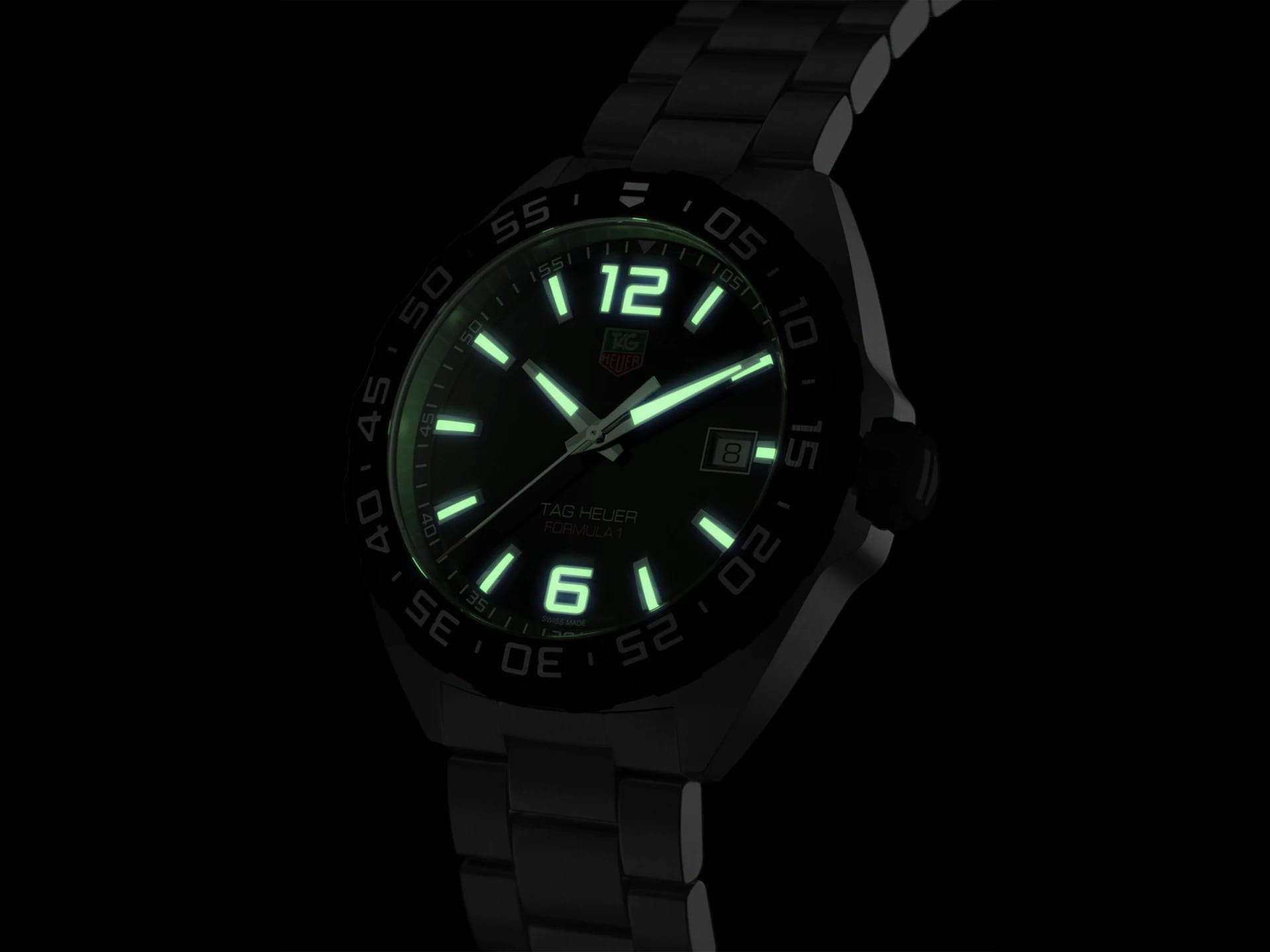 TAG Heuer TAG Heuer Formula 1 WAZ1110.BA0875 кварцевые мужские часы часы крупный план черный циферблата