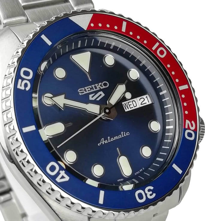 Seiko Seiko 5 Sports SRPD53K1  — детали корпуса и нержавеющая сталь