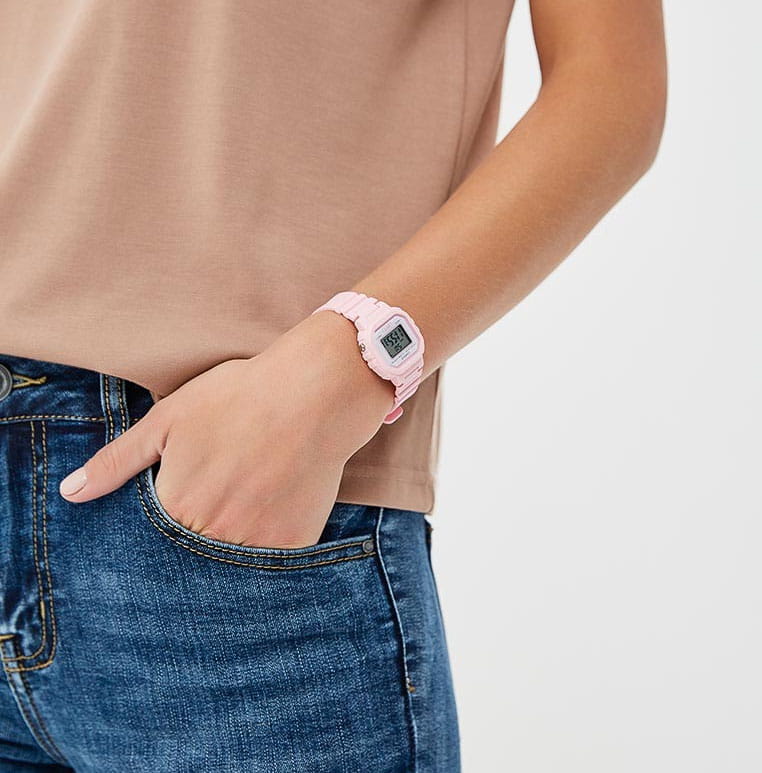 Casio Casio Collection LA-20WH-4A1DF (LA-20WH-4A1), collection япония женские часы на браслете пластик боковой вид