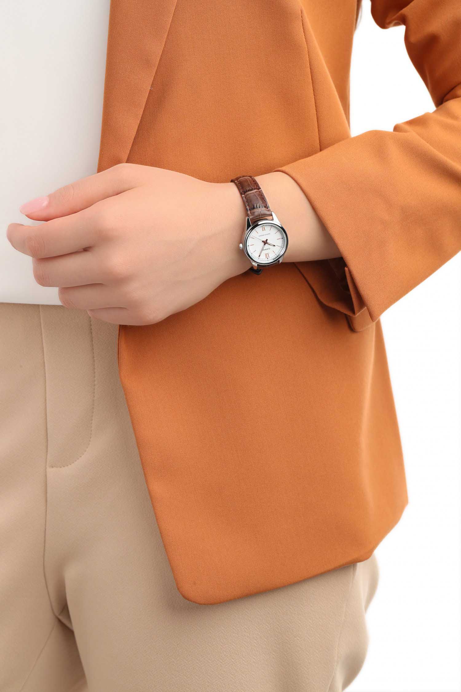 Casio Casio LTP-V005L-7B3 , наручные женские часы фото под углом