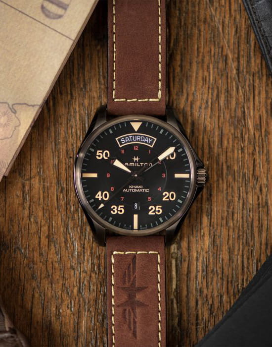 Hamilton Hamilton Khaki Aviation Day Date Auto H64605531  — детали корпуса и кожаный