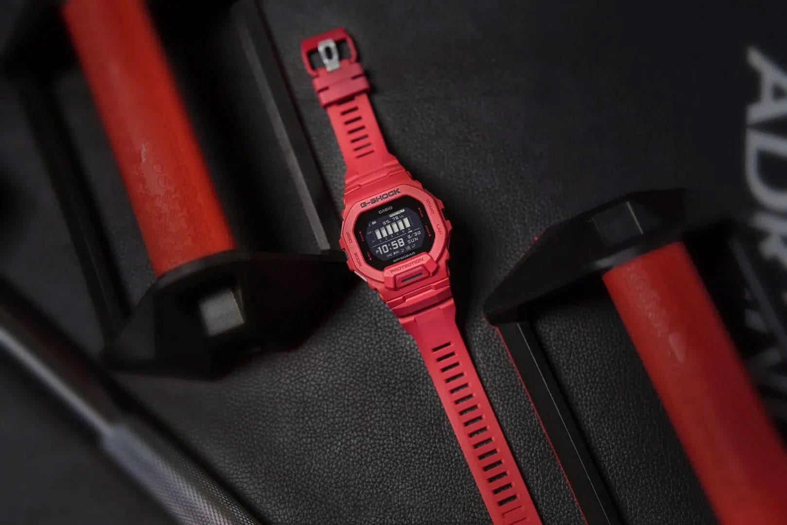 Casio Casio G-Shock GBD-200RD-4 G-SQUAD — детали корпуса и полимер
