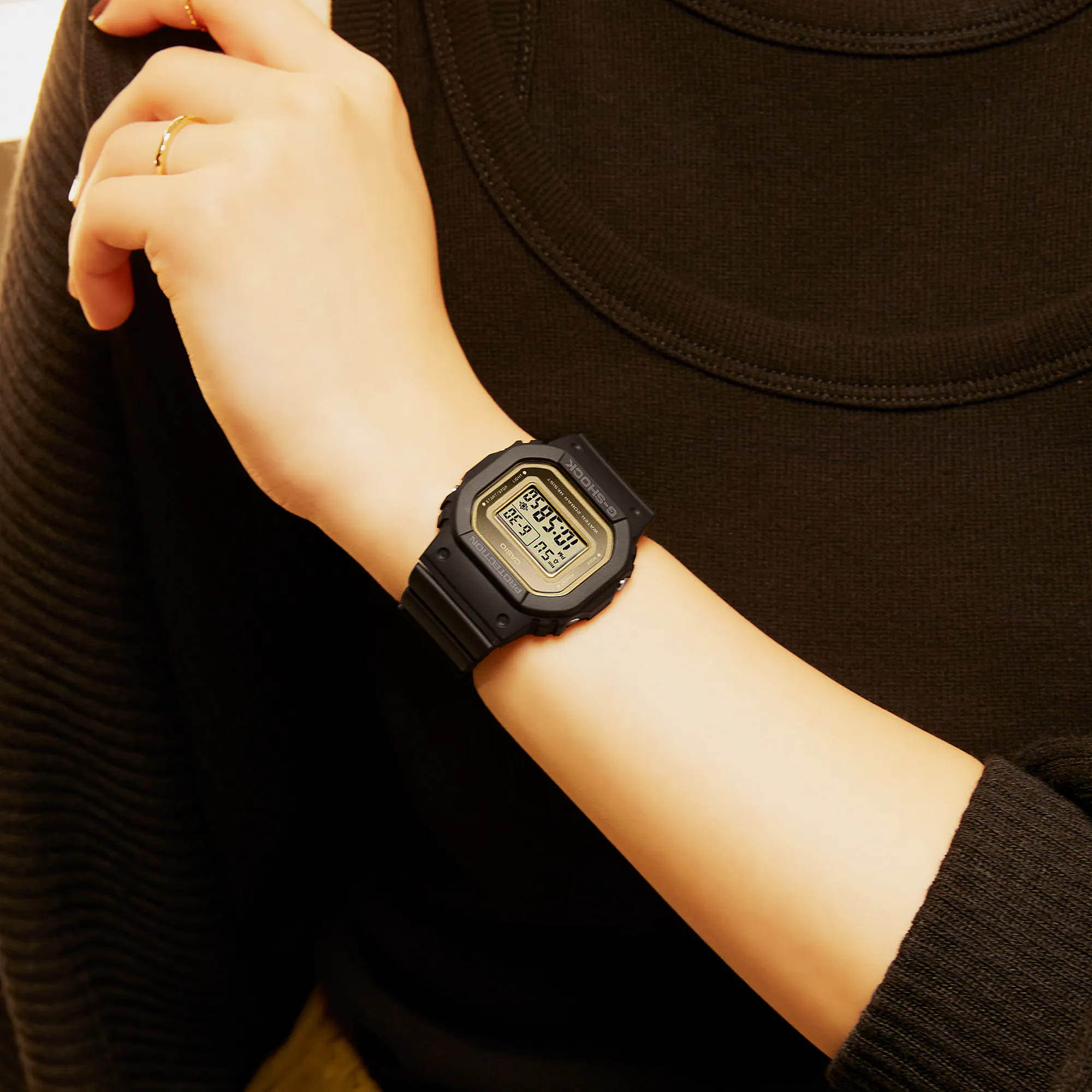 Casio Casio G-Shock GMD-S5600-1 , наручные мужские часы фото под углом