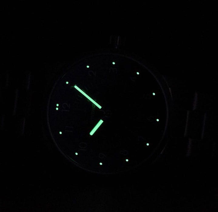 Wenger Avenue 01.1641.115,  швейцария мужские часы на браслете силикон боковой вид