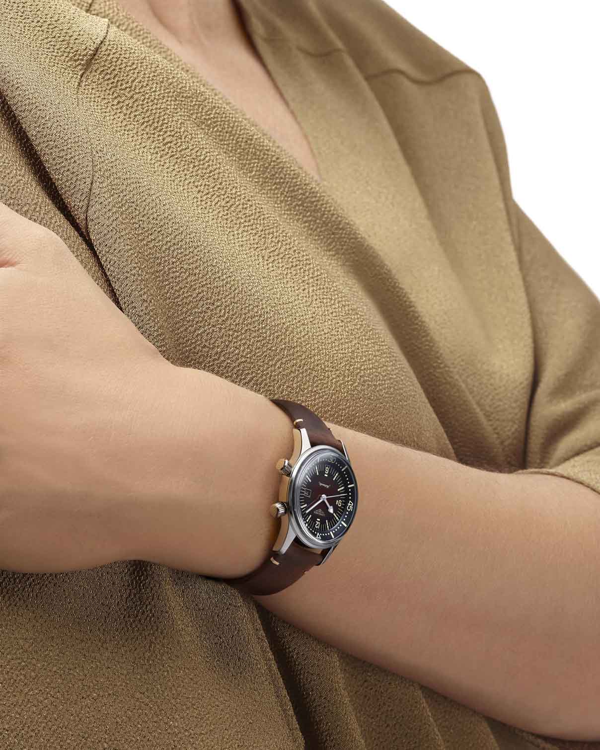 Longines Longines Legend Diver Watch L3.374.4.60.0 механические женские часы часы крупный план коричневый циферблата